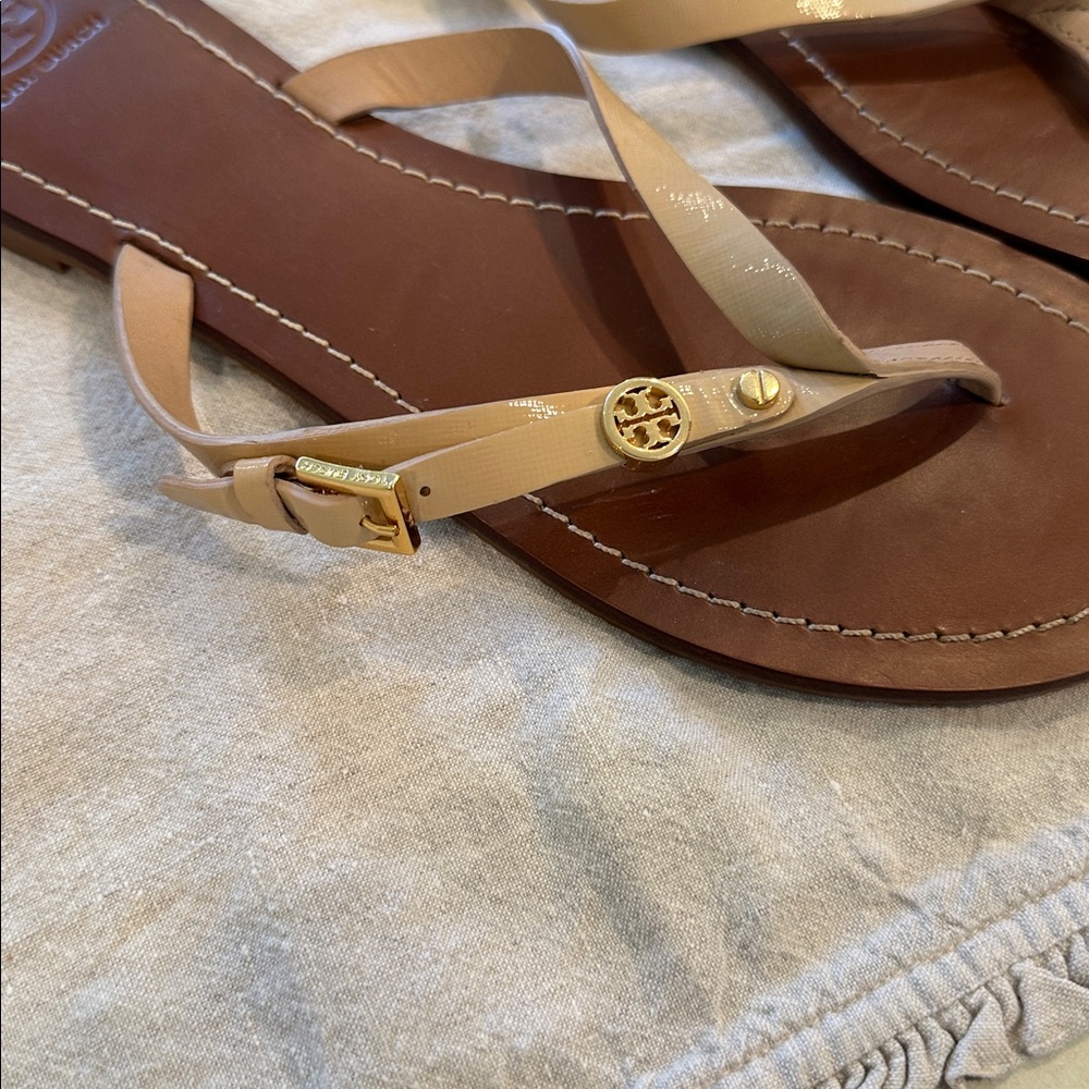 Tory Burch Brown Footbed Tan/Beige Logo Thong Sandals - Picture 2 of 4